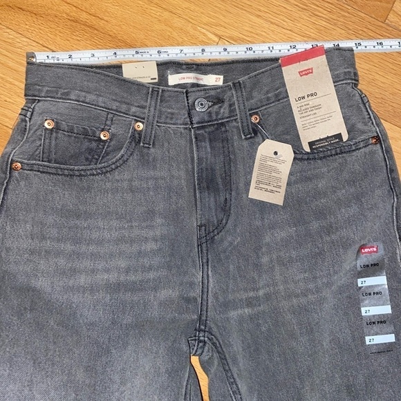 NWT Levis Low Pro Straight Jean in size 27, mid-rise, relaxed hip/thigh - Picture 7 of 15
